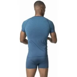 Odlo T-Shirt Manches Courtes Performance Light E Homme Bleu 11 Odlo T-Shirt Manches Courtes Performance Light E Homme Bleu -Odlo main 188792 21037 Model Back Crop 2 aaba