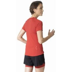 Odlo T-Shirt Manches Courtes 1.2 Zip Axalp Trail Femme 10 Odlo T-Shirt Manches Courtes 1.2 Zip Axalp Trail Femme -Odlo main 313901 30837 Model Back Crop 1 9874