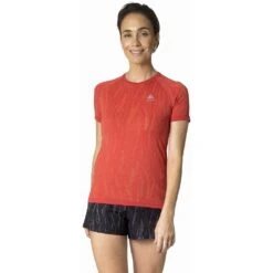 Odlo T-Shirt Manches Courtes Zeroweight Ceramic Femme Rouge -Odlo main 313971 30853 Model Front Crop 1 0152